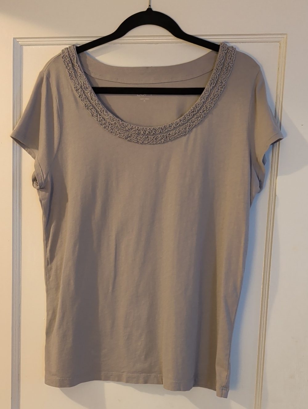 LOFT Grey Embroidered Scoop Neck Short Sleeve Tee, Sz XL